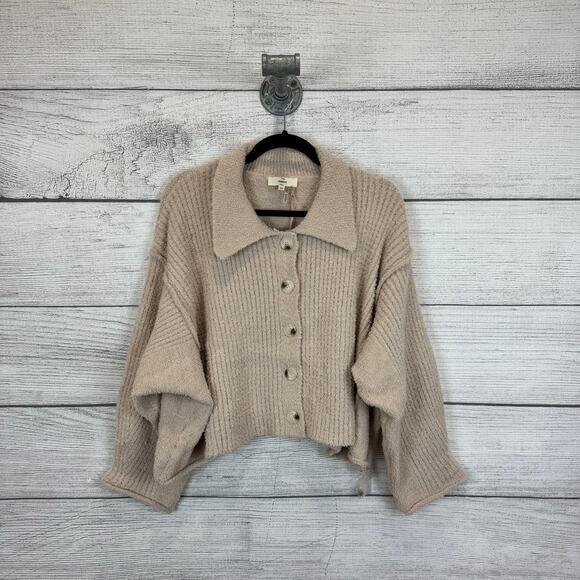 Entro Women's Cream Knit Button Front Oversized Crop Sweater Size Medium - Picture 1 of 7